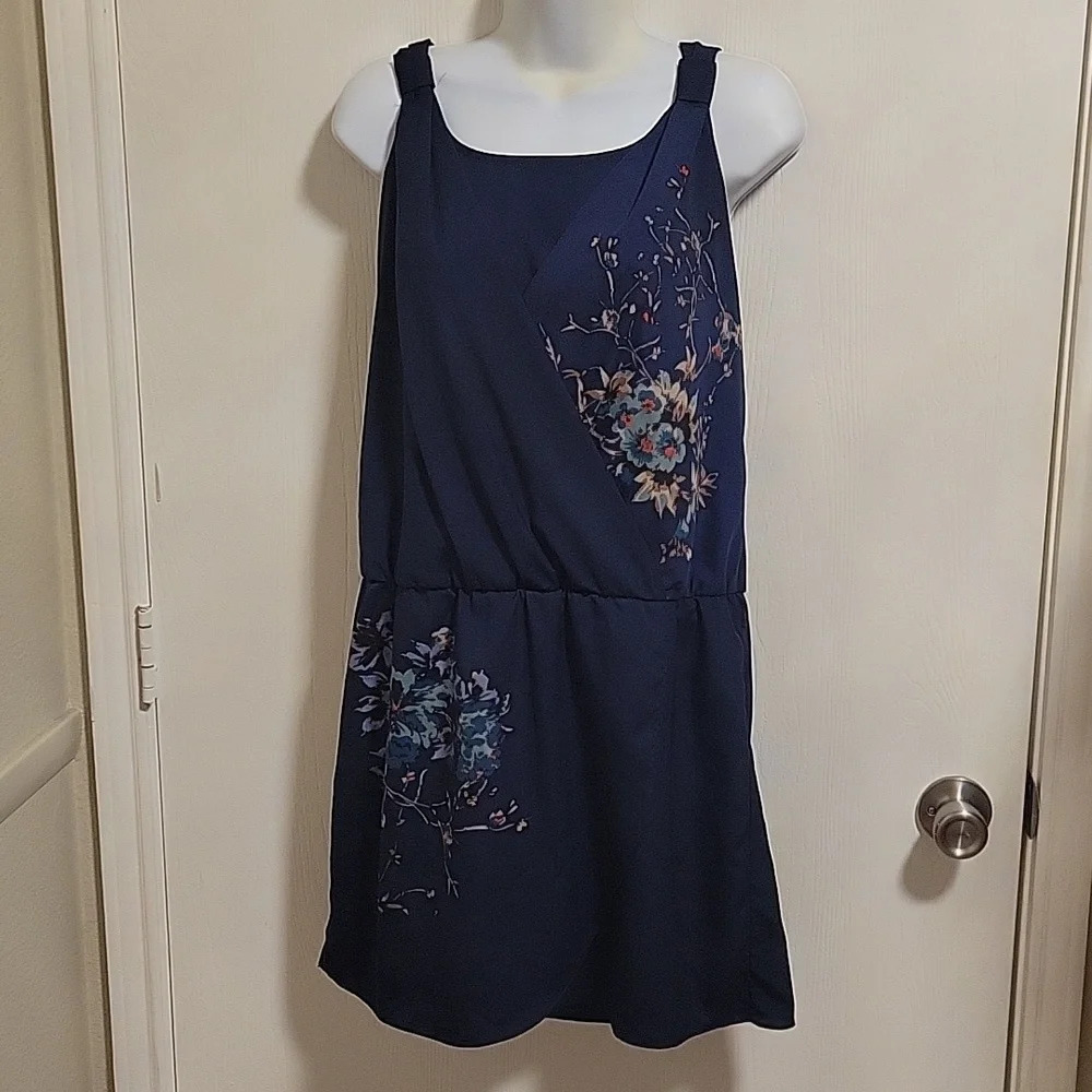 Cute‎ Women's Navy Blue Dress With Suttle Floral Pattern Aprox Size Medium